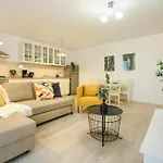 The Comfy Spot - 1 Br-apartment & Parking Included In North Business Area *