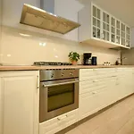 The Comfy Spot - 1 Br-apartment & Parking Included In North Business Area