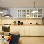 The Comfy Spot - 1 Br-apartment & Parking Included In North Business Area 布加勒斯特
