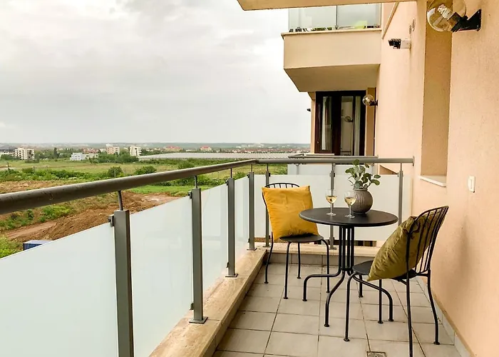 The Comfy Spot - 1 Br-apartment & Parking Included In North Business Area