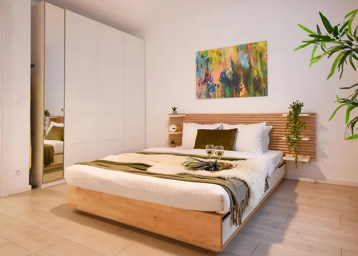 The Comfy Spot - 1 Br-apartment & Parking Included In North Business Area Apartament