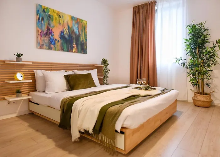 The Comfy Spot - 1 Br-apartment & Parking Included In North Business Area Apartament