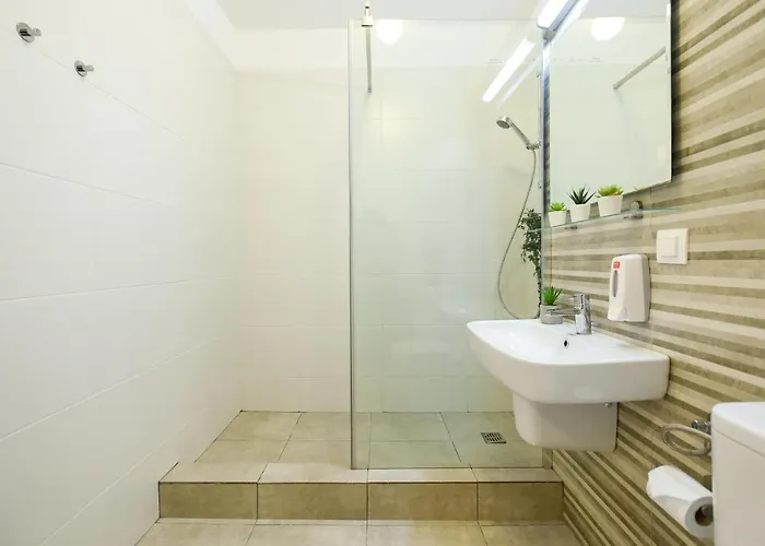 Apartman The Comfy Spot - 1 Br-apartment & Parking Included In North Business Area *