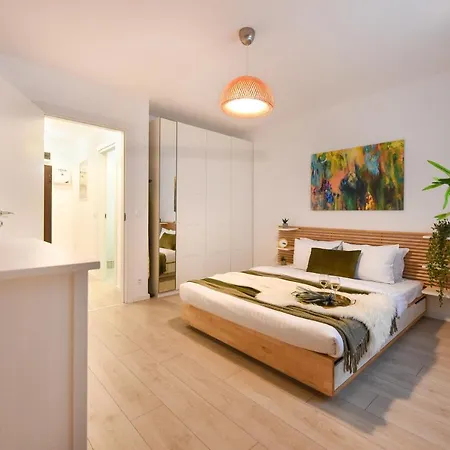 The Comfy Spot - 1 Br-apartment & Parking Included In North Business Area * بوخارست