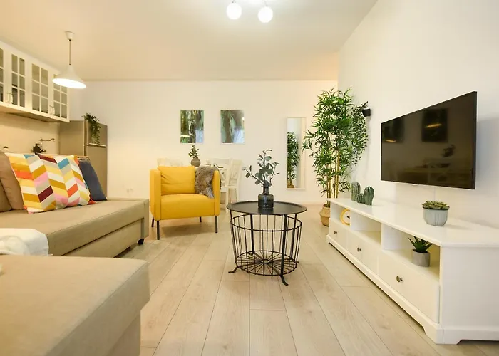 Apartman The Comfy Spot - 1 Br-apartment & Parking Included In North Business Area