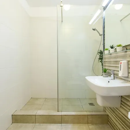 Apartment The Comfy Spot - 1 Br-apartment & Parking Included In North Business Area *
