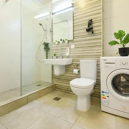 The Comfy Spot - 1 Br-apartment & Parking Included In North Business Area Apartment
