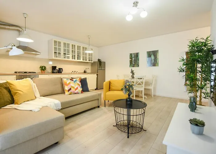 The Comfy Spot - 1 Br-apartment & Parking Included In North Business Area *